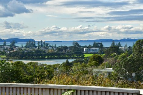 Photo of property in 9 Moffat Road, Red Beach, 0932