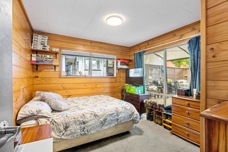 Photo of property in 46 Easton Park Parade, Glenfield, Auckland, 0629