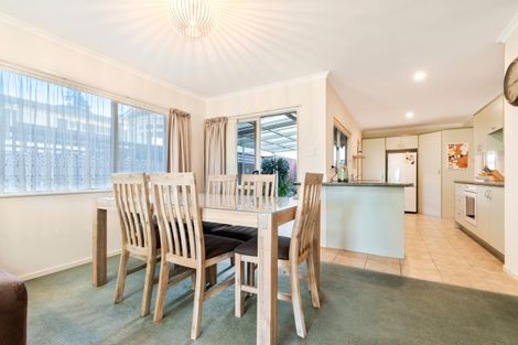 Photo of property in 37 Roys Road, Weymouth, Auckland, 2103