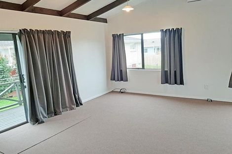 Photo of property in 2/215a Swanson Road, Henderson, Auckland, 0610
