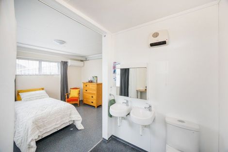 Photo of property in 9 Bristol Crescent, Roslyn, Palmerston North, 4414