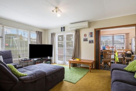 Photo of property in 73 Driver Crescent, Cannons Creek, Porirua, 5024