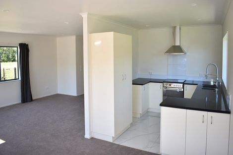 Photo of property in 37 Waikawa Beach Road, Manakau, Levin, 5573