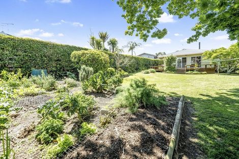 Photo of property in 72 Marine Parade, Mellons Bay, Auckland, 2014