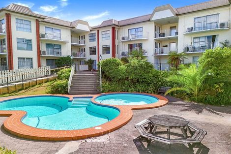 Photo of property in 2/10 Hunter Street, Hamilton Lake, Hamilton, 3204