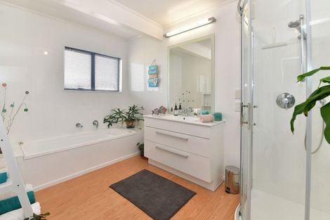 Photo of property in 230 Wishart Road, Helensville, 0875