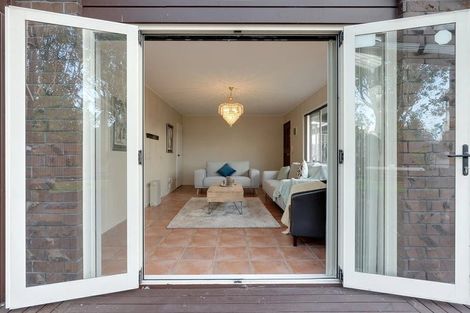 Photo of property in 6 Chichester Drive, Rosehill, Papakura, 2113