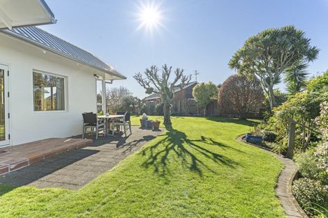 Photo of property in 3 Waiwera Place, Merrilands, New Plymouth, 4312
