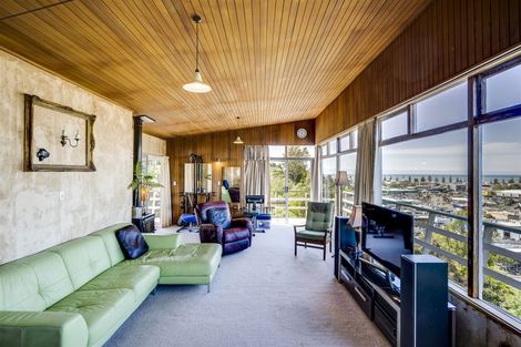 Photo of property in 32 May Avenue, Hospital Hill, Napier, 4110