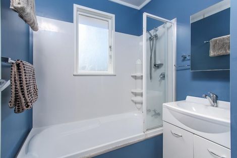 Photo of property in 20 Miltonia Avenue, Te Atatu South, Auckland, 0610