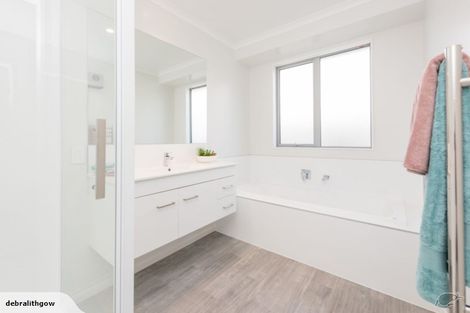 Photo of property in 18 Hart Road, Hauraki, Auckland, 0622