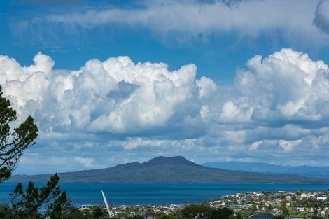 Photo of property in 927 East Coast Road, Northcross, Auckland, 0632