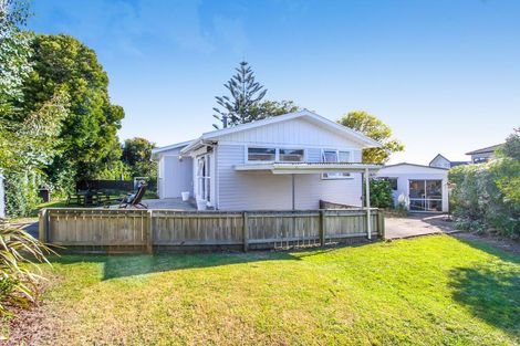 Photo of property in 20 Miltonia Avenue, Te Atatu South, Auckland, 0610