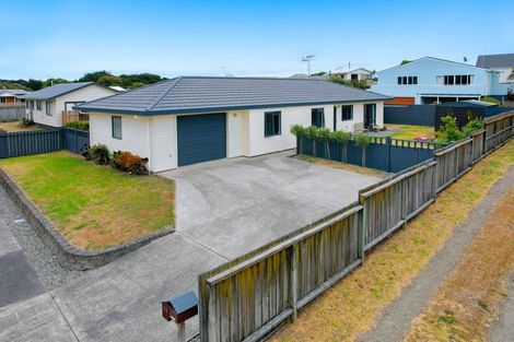 Photo of property in 25 Scott Avenue, Otaki Beach, Otaki, 5512