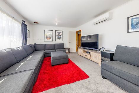 Photo of property in 22 Chrisarda Place, Red Hill, Papakura, 2110