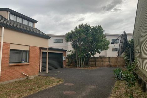 Photo of property in 1/1 Melview Place, New Lynn, Auckland, 0600