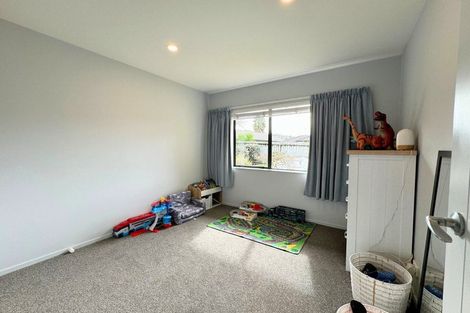 Photo of property in 68 South Kensington Way, Henderson, Auckland, 0612
