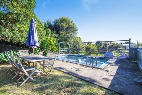 Photo of property in 20 Miltonia Avenue, Te Atatu South, Auckland, 0610