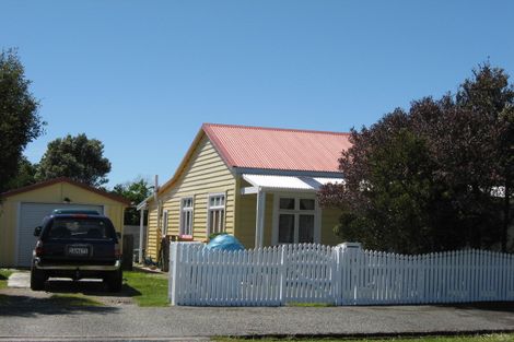 Photo of property in 19 Bright Street, Westport, 7825