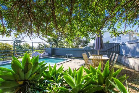 Photo of property in 20 Miltonia Avenue, Te Atatu South, Auckland, 0610