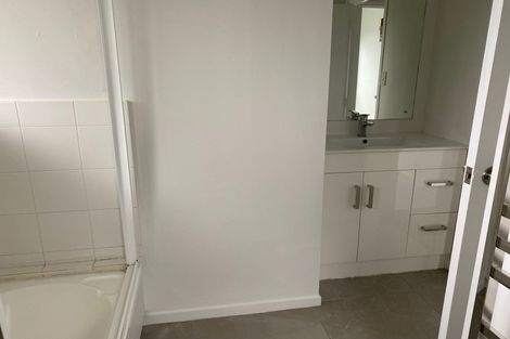 Photo of property in 2/42 Manuka Road, Glenfield, Auckland, 0629