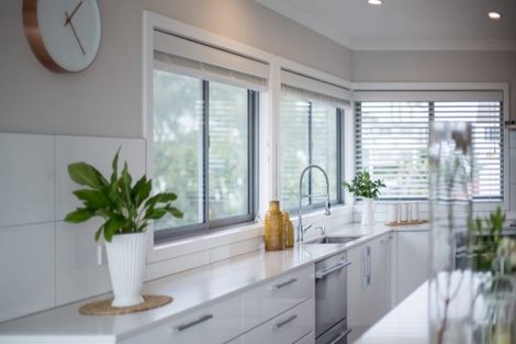 Photo of property in 2/2 Ocean View Road, Milford, Auckland, 0620