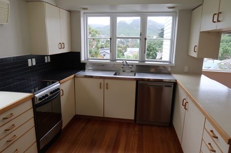 Photo of property in 10 Lucknow Terrace, Khandallah, Wellington, 6035