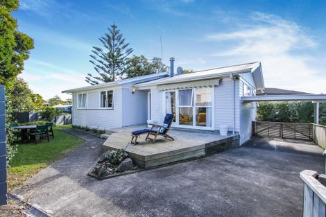 Photo of property in 20 Miltonia Avenue, Te Atatu South, Auckland, 0610