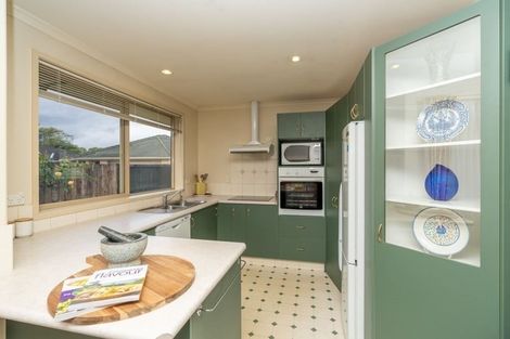 Photo of property in 24 Gardenia Close, Melville, Hamilton, 3206