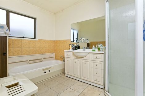 Photo of property in 449 Glenfield Road, Glenfield, Auckland, 0629