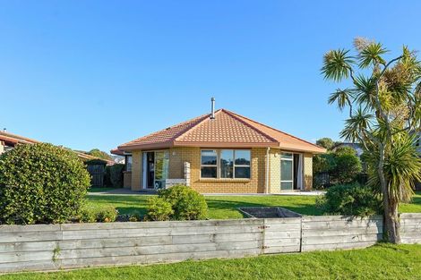 Photo of property in 5 Marewa Place, Waikanae Beach, Waikanae, 5036