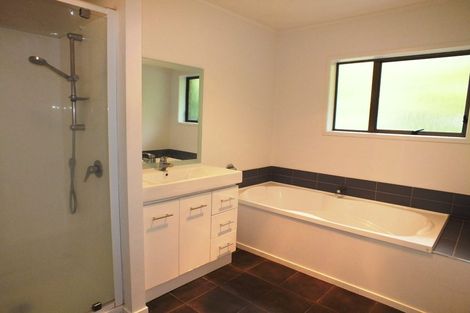 Photo of property in 1/19 Saddleback Rise, Murrays Bay, Auckland, 0630