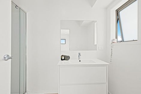 Photo of property in 233a Point Wells Road, Point Wells, 0986