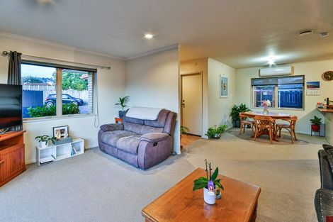 Photo of property in 22 Carisbrook Crescent, Papakura, 2110