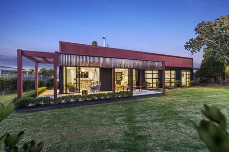 Photo of property in 44 Taikata Road, Te Atatu Peninsula, Auckland, 0610