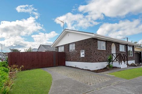 Photo of property in 1/14 Pakira Avenue, Glendene, Auckland, 0602