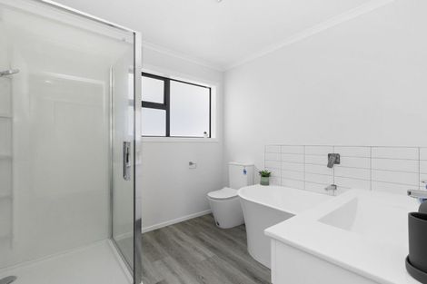 Photo of property in 5 Kerrigan Crescent, Wallaceville, Upper Hutt, 5018