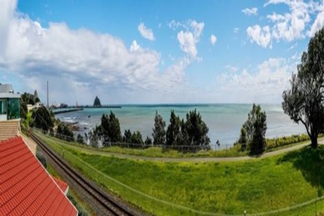 Photo of property in 1 Kawaroa Lane, New Plymouth, 4310