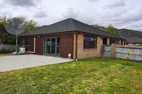 Photo of property in 37 Moana Grove, Waiwhetu, Lower Hutt, 5010