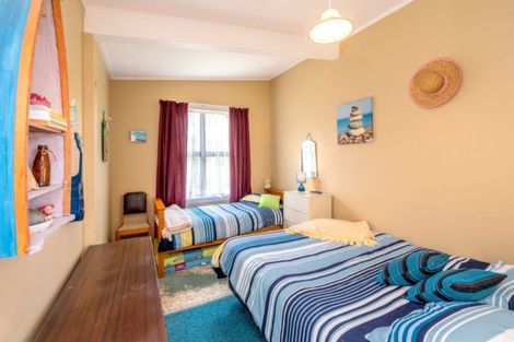 Photo of property in 31 Shortt Street, Foxton Beach, Foxton, 4815