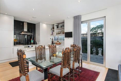 Photo of property in 10 Strowan Road, Strowan, Christchurch, 8052