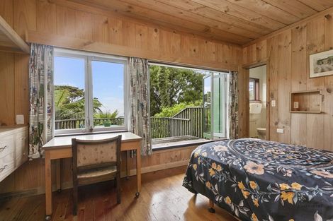 Photo of property in 25 Turanga Road, Henderson Valley, Auckland, 0612