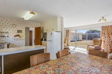 Photo of property in 50 Queens Road, Waikanae Beach, Waikanae, 5036