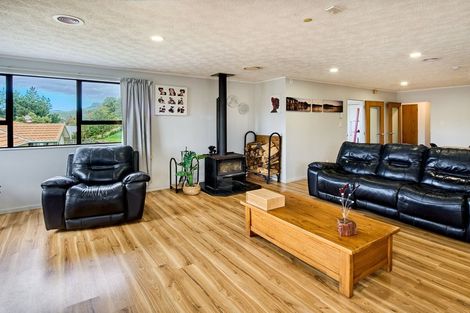 Photo of property in 12 Cullen Place, Tawa, Wellington, 5028