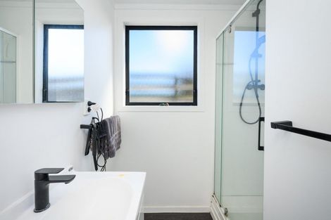 Photo of property in 10 Gladys Place, Kelvin Grove, Palmerston North, 4414