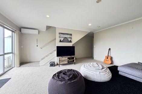 Photo of property in Onslow Heights, 17d Onslow Road, Khandallah, Wellington, 6035