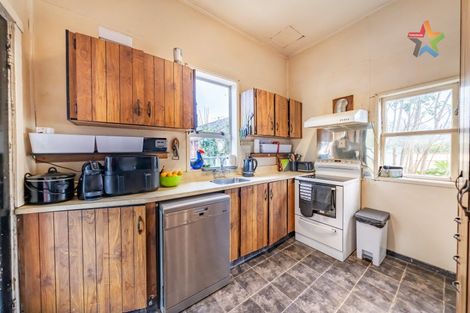 Photo of property in 12 Heath Grove, Waiwhetu, Lower Hutt, 5010