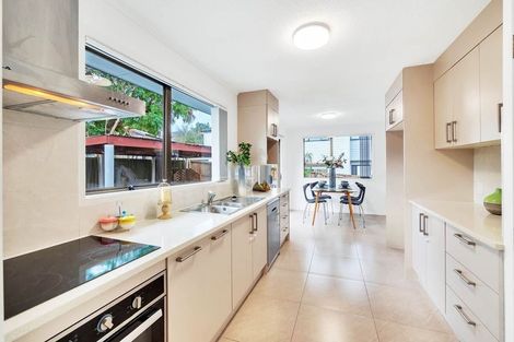 Photo of property in 4 St Catherine Crescent, West Harbour, Auckland, 0618