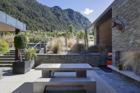 Photo of property in 6 Fishermans Lane, Mount Creighton, Queenstown, 9371