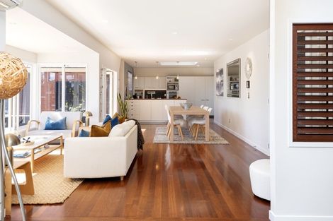 Photo of property in 14 Lynton Road, Bucklands Beach, Auckland, 2012